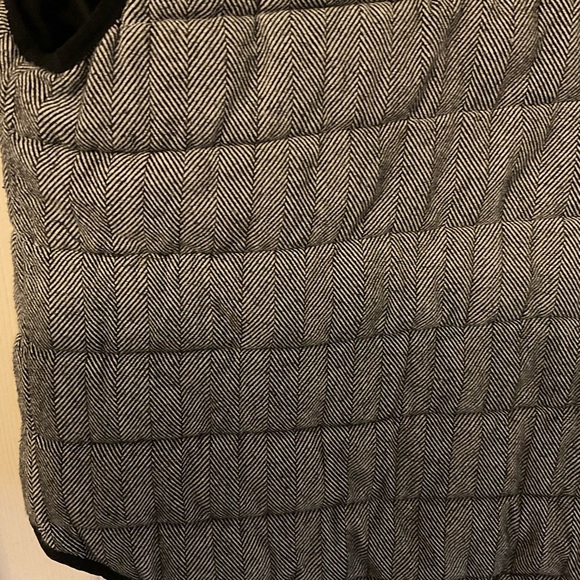A new day Cute gray puffer vest size medium - Picture 11 of 16